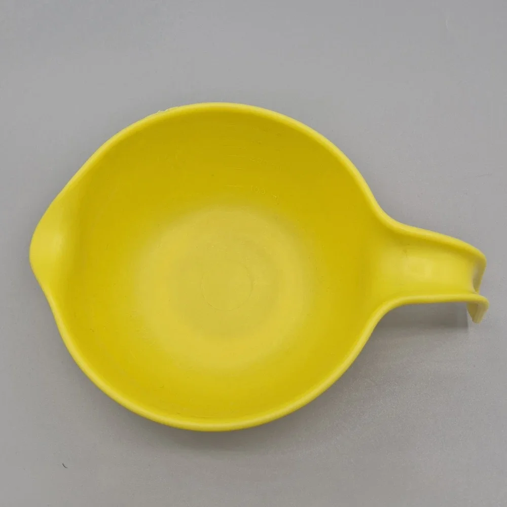 RUBBERMAID 3 Cup 700 ML‎ Yellow Mixing Bowl Pour Spout Handle #3004 5.75
